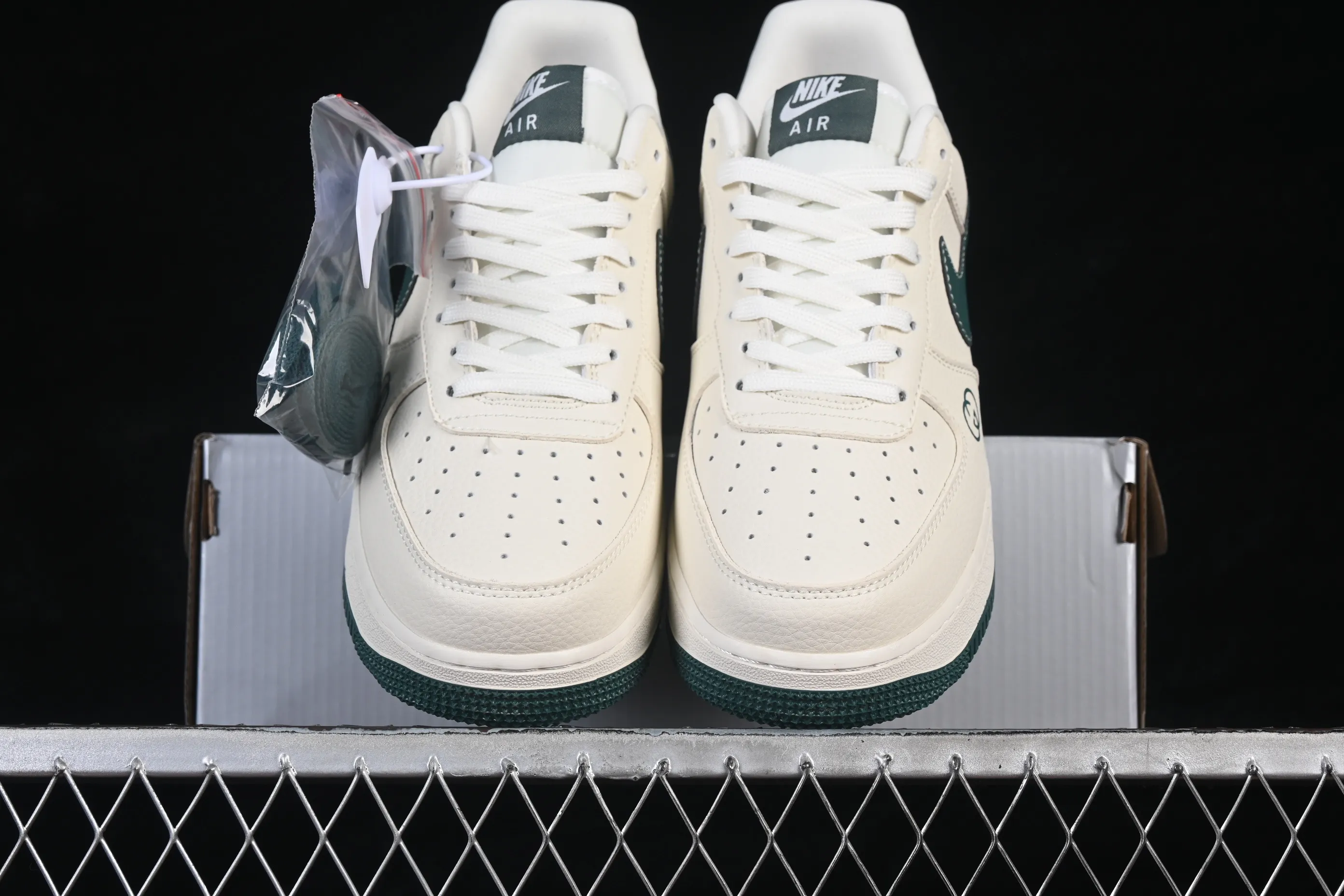 All categories Nk Air Force 1 Air Force series Nk Air Force 1 Low Air Force low-top Nike Air Force 1'07 Low joint model Air Force 1 low-top casual sneakers LD1999-017
